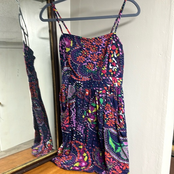 Cute flower dress with pockets! - Picture 2 of 5